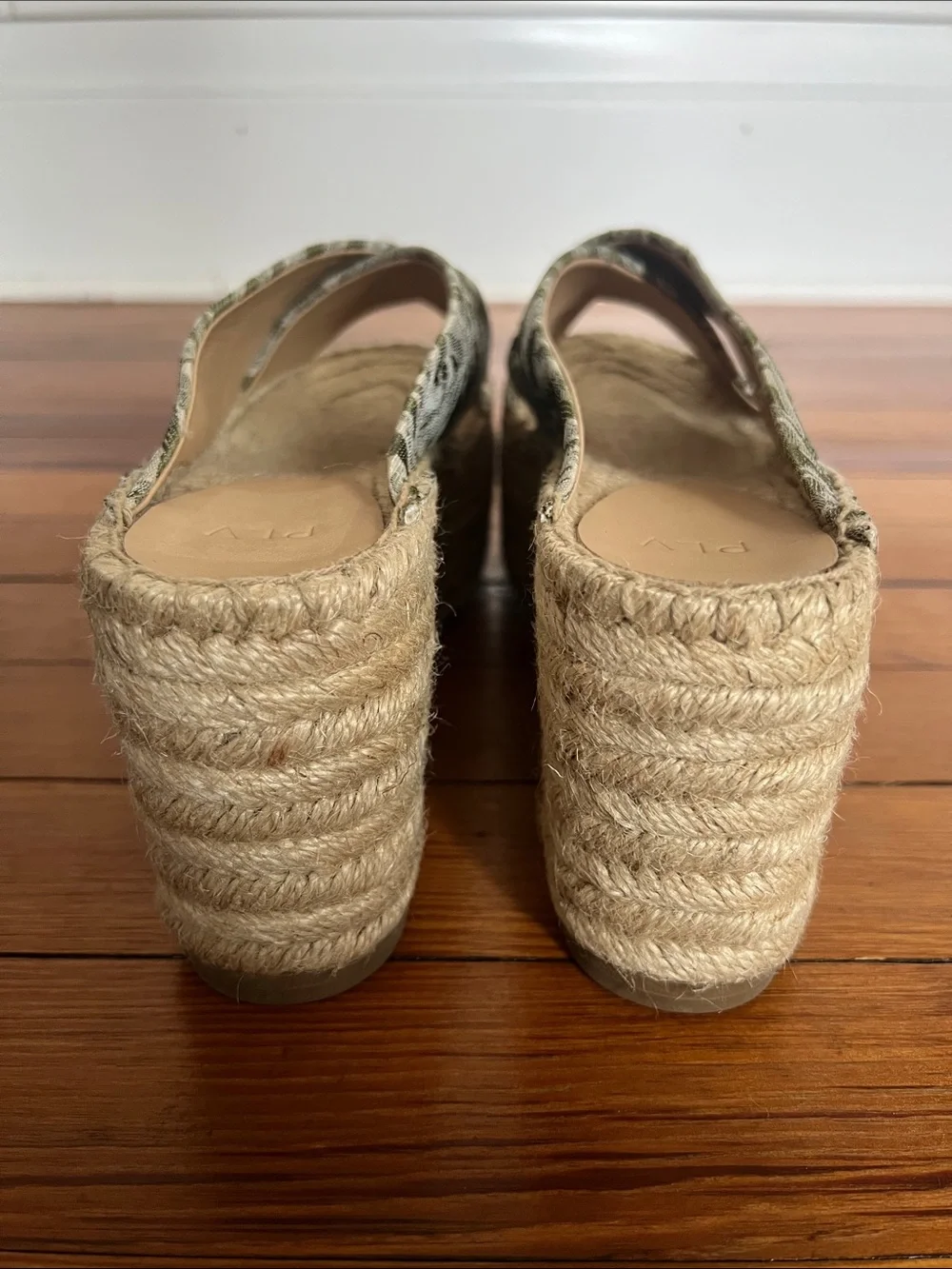 PLV Pour La Victoire Palm Leaf Espadrille Platform Wedge Sandals NWOB Size 8.5M